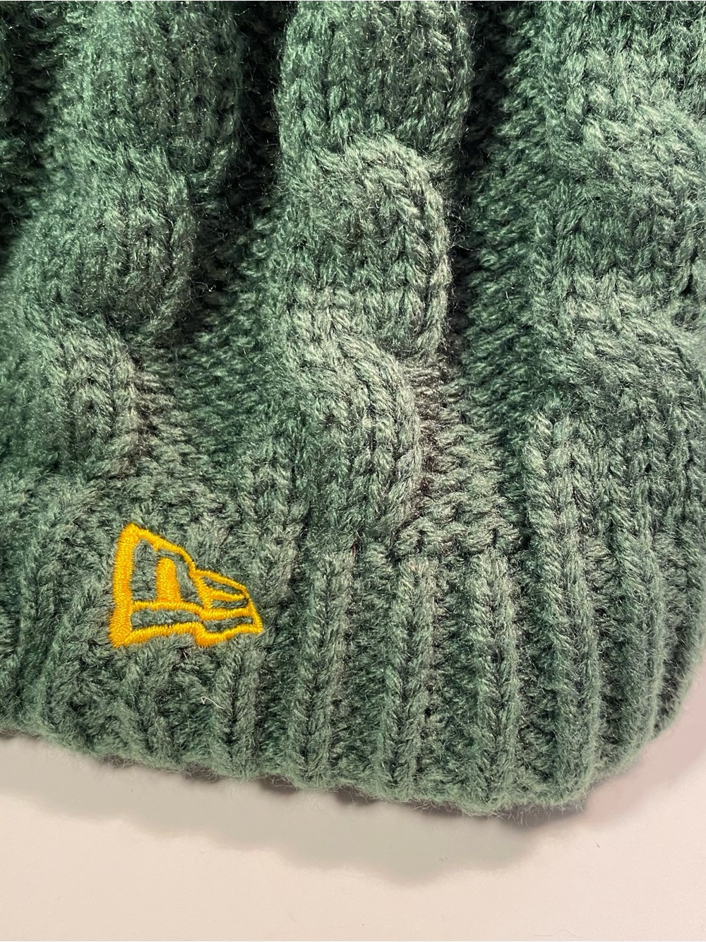 New Era NFL Green Bay Packers Cable Knit Visor Beanie - Women’s NWT - Picture 5 of 6